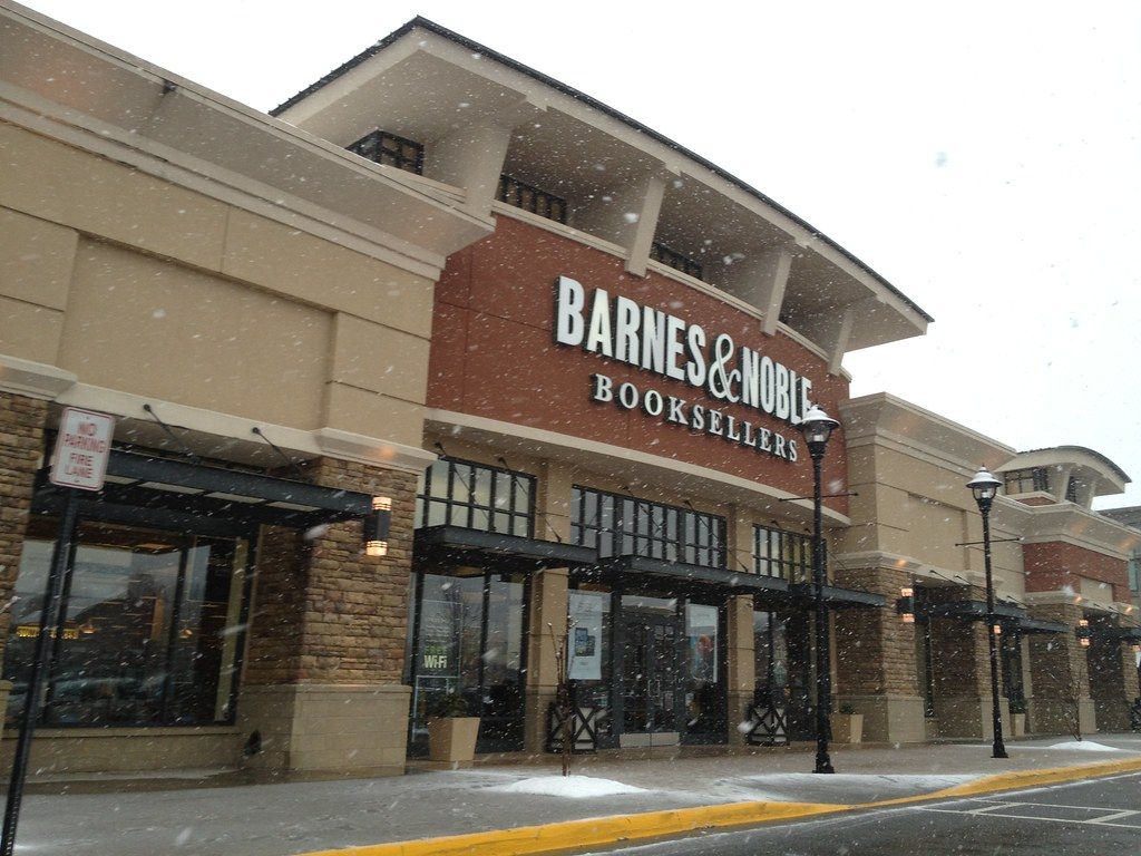barnes-and-noble-a-bookworms-paradise.jpeg