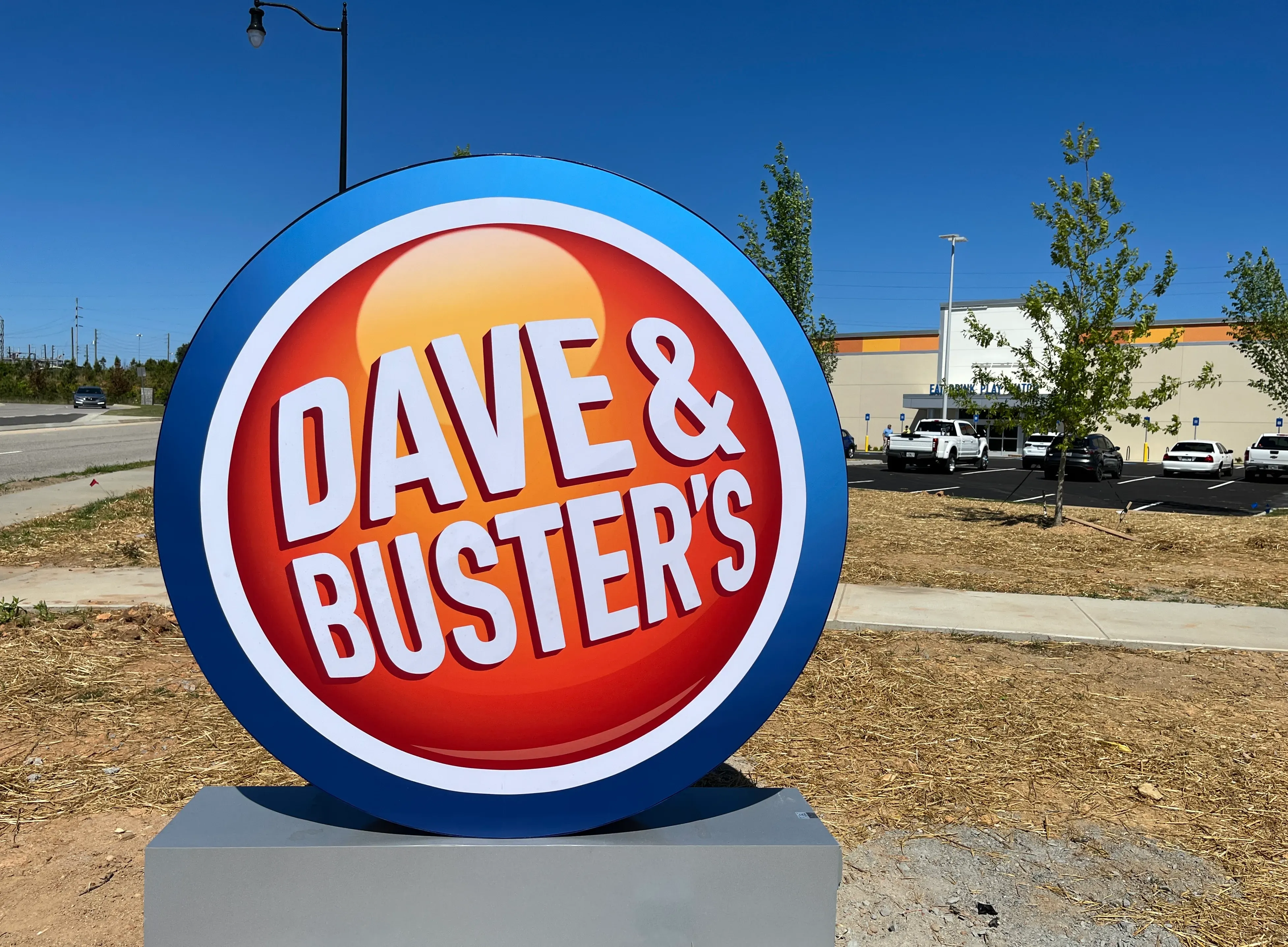 dave-and-busters-play-eat-and-win.webp