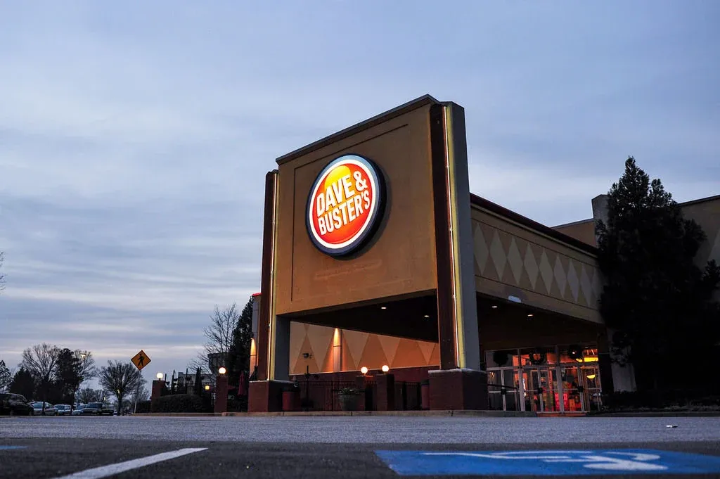 dave-and-busters-where-mouthwatering-flavor-meets-gaming-excitement.webp
