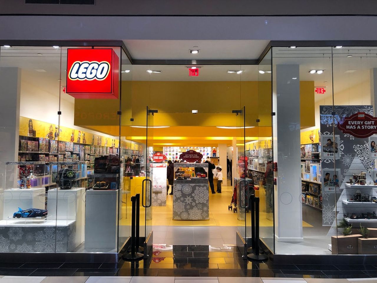 explore-a-creative-wonderland-at-lego.jpeg