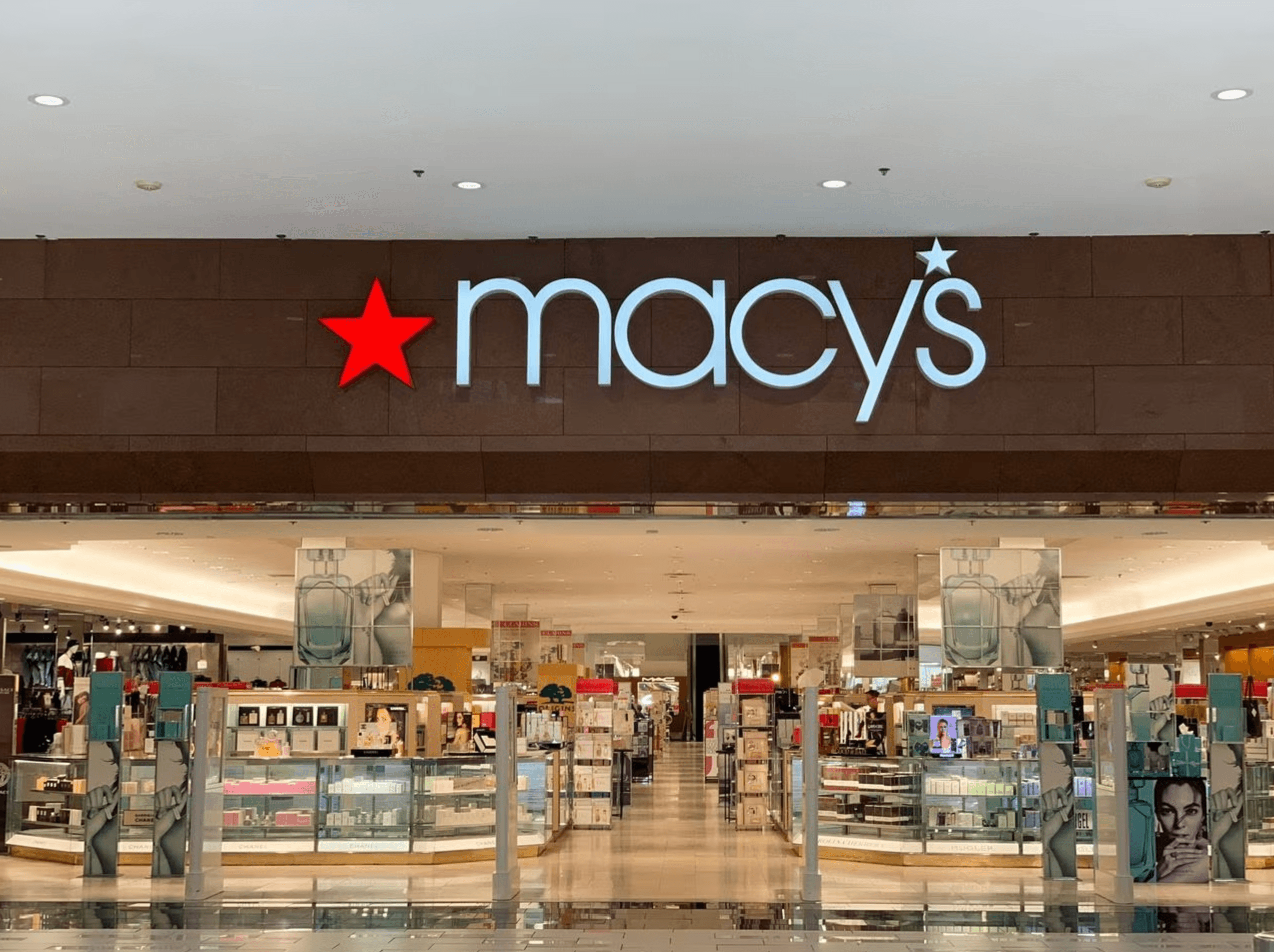 step-into-a-shopping-wonderland-at-macys.png