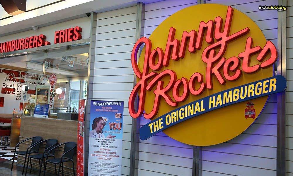 tantalize-your-taste-buds-at-johnny-rockets.jpeg